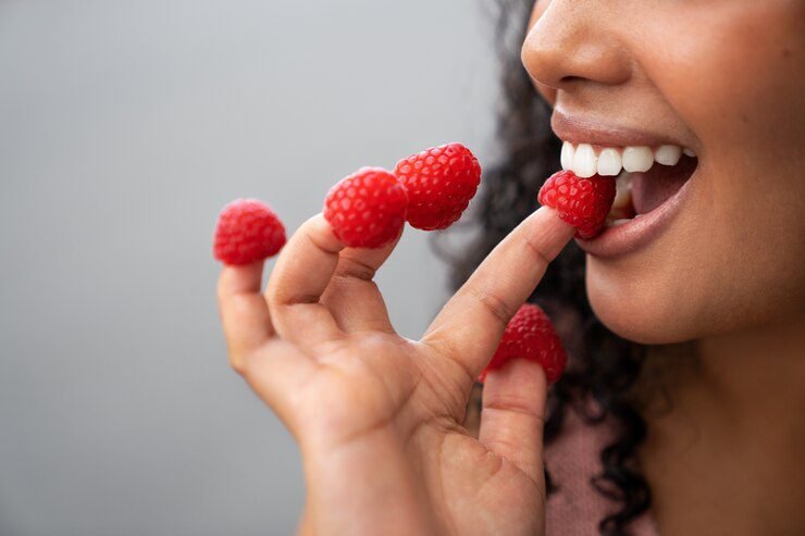 The Benefits of Incorporating Teeth-Whitening Foods into Your Diet