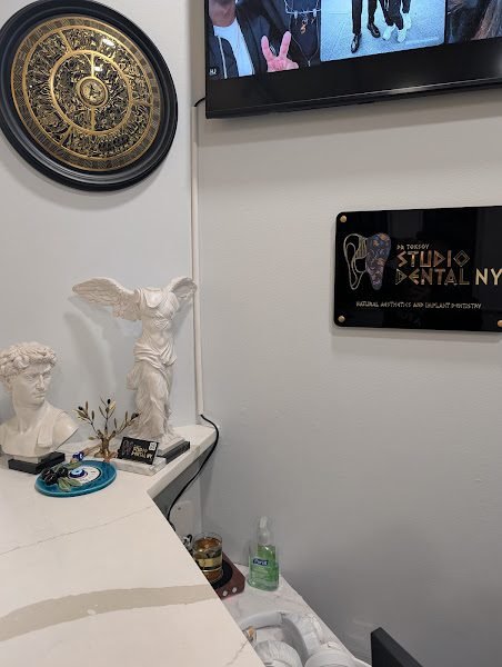 Dr. Toksoy | Studio Dental NY | Minimally Invasive Esthetic and Implant Dentistry