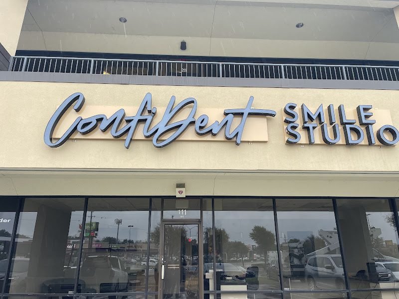 ConfiDent Smile Studio