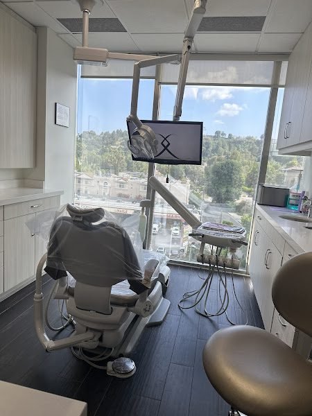Encino Emergency Dentist