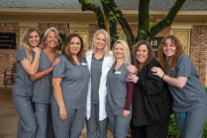 Custom Periodontics & Implantology