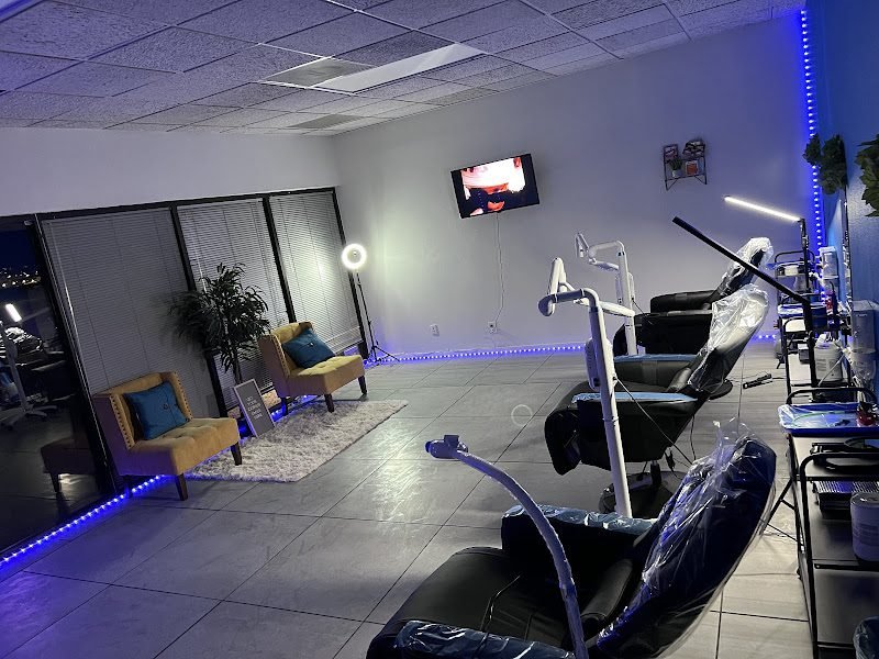 ConfiDent Smiles Lab Advanced Teeth Whitening, LLC