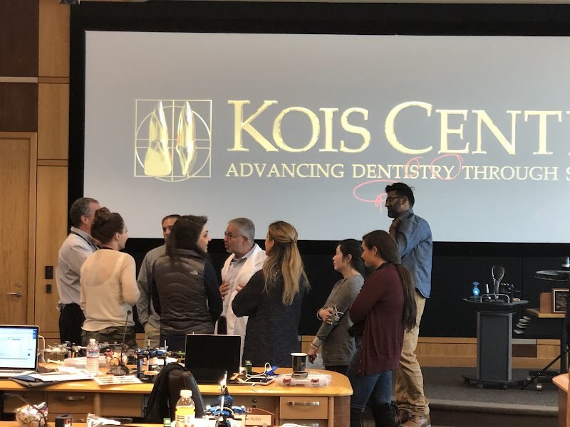 Dr. Dean E. Kois DMD, MSD 3