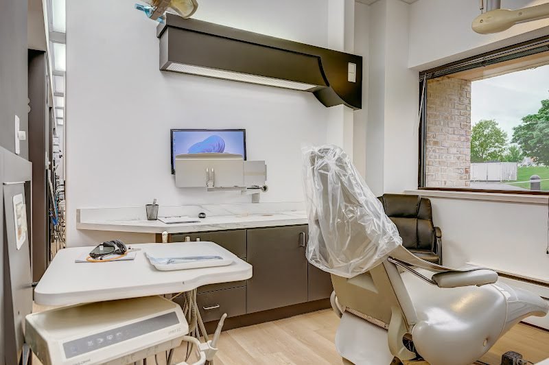 Smile Now Milwaukee Dentures and Implants