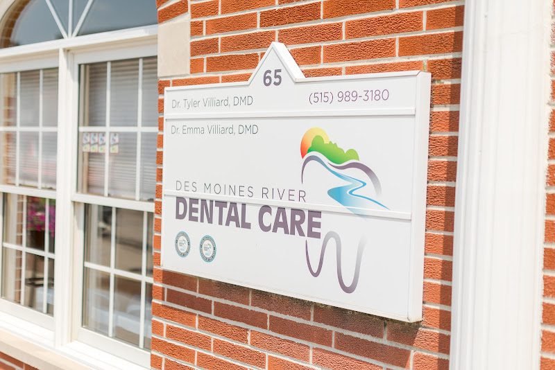 Des Moines River Dental Care: Dr. Tyler Villiard, Dr. Emma Villiard