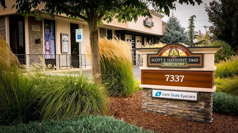 Scott E. Hayhurst Family and Cosmetic Dentistry