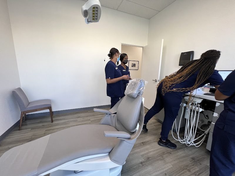 Nuvia Dental Implant Center 2
